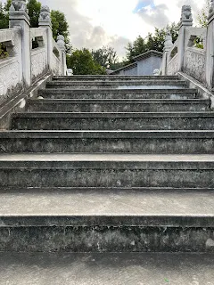 金錢應該是中性的，身為有錢人本來就是一件理所當然的事，而且應該是人人都可以做到的。只要自己持續的去吸引更多的財富到來，自然就能成為有錢人。而且不僅是自己要這樣做，還要推廣出去，讓別人也能了解自己的作法，也跟著變得富裕起來。