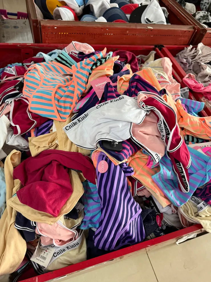 仿冒仿的很兇😆一件大約台幣20-50元不等