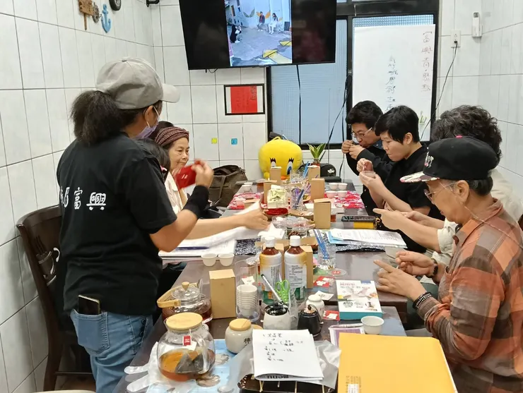 彩繪裡的峨眉記憶