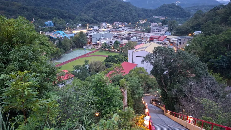 從山丘看下去的坪林