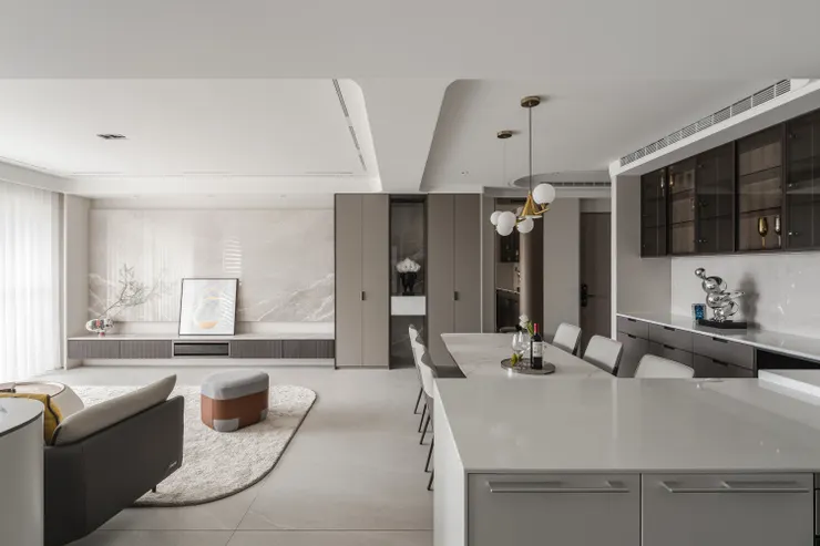 ▲藝瓦空間設計<水精湛A3-13F>，電視牆選用淺色系並富有紋路變化的石材，營造自然寧靜的氛圍