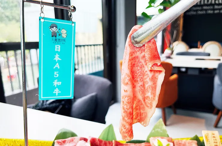 宜蘭新景點2026│巨型Labubu拉布布空降宜蘭梅花湖【大魔遇見熊】