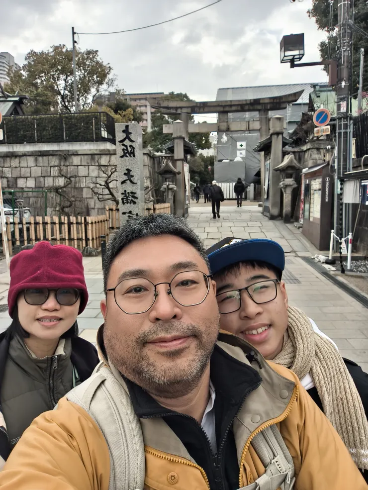 就在商店街旁的天滿宮