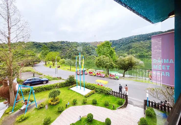 宜蘭新景點2026│巨型Labubu拉布布空降宜蘭梅花湖【大魔遇見熊】