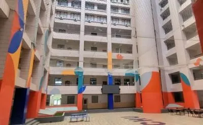 綜合教學大樓廣場(李建崑攝影)