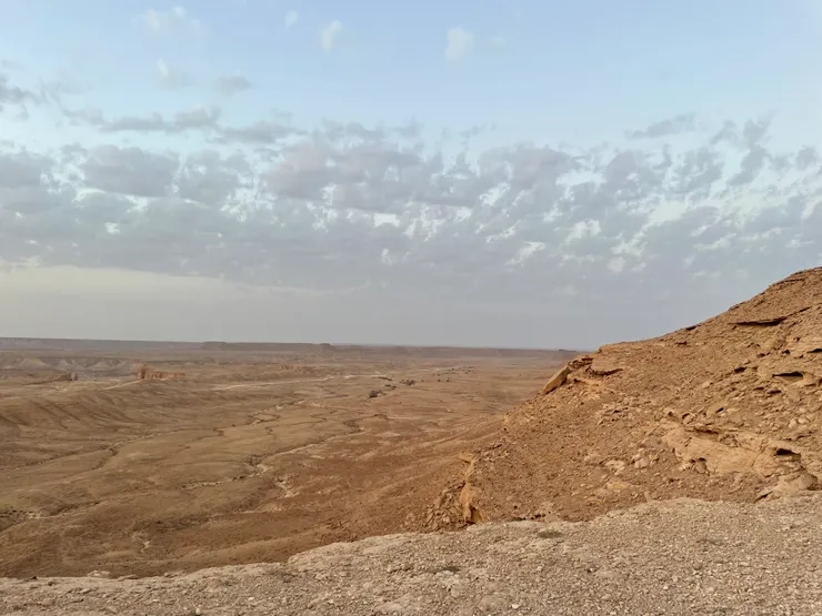 面對夕陽的另一邊