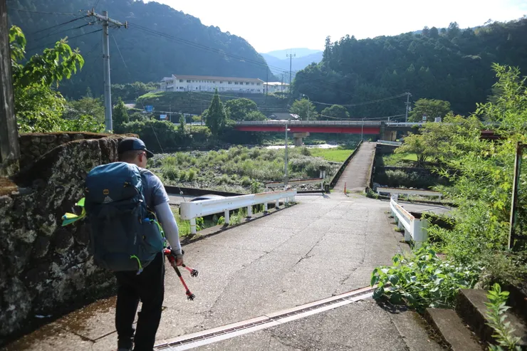 小口自然之家以前是當地的中學校，這條路也是以前學生的通學路