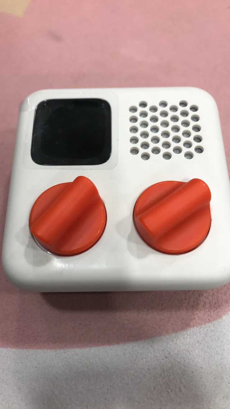 機器只有一個螢幕，兩個旋紐