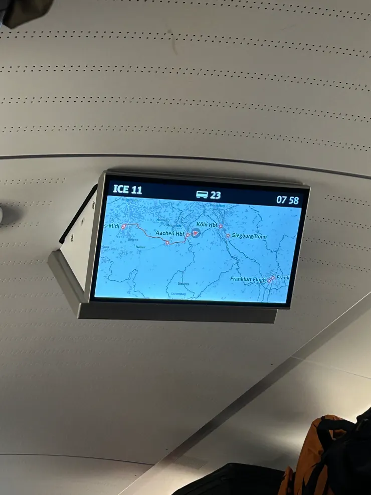 A 的老家在德國中部,從阿亨過去要搭四小時的車,當然,這是在鐵路沒有延遲的理想狀況