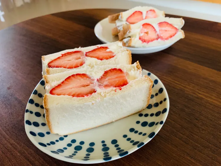 草莓鮮奶油三明治