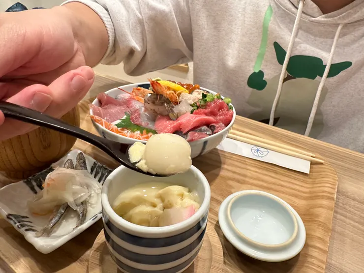 茶碗蒸裡面居然有小湯圓，意外的很好吃。