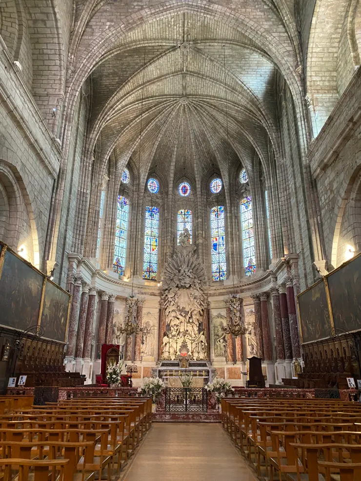 宏偉壯觀的聖納澤爾和聖塞爾斯大教堂。