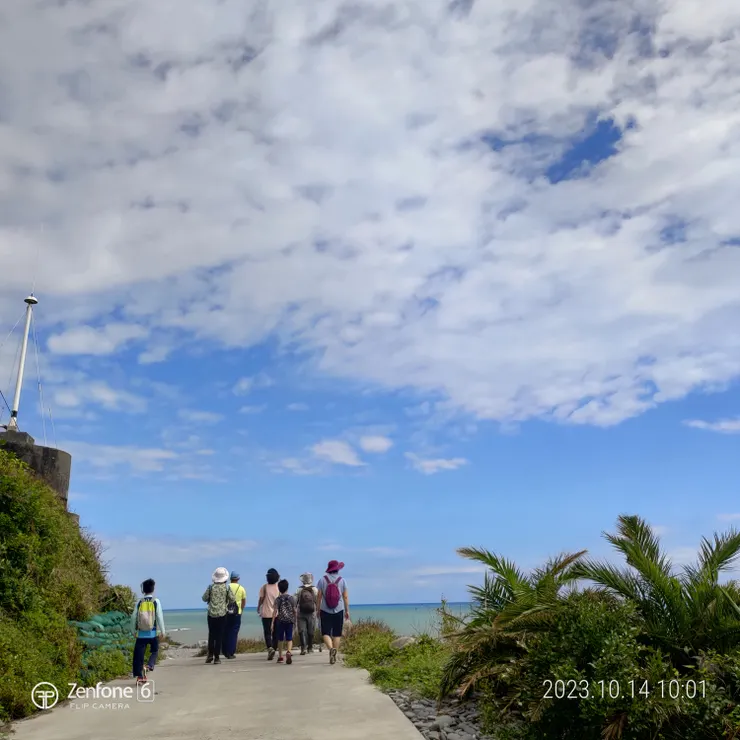 旭海端的入口,天空大海還是一樣藍
