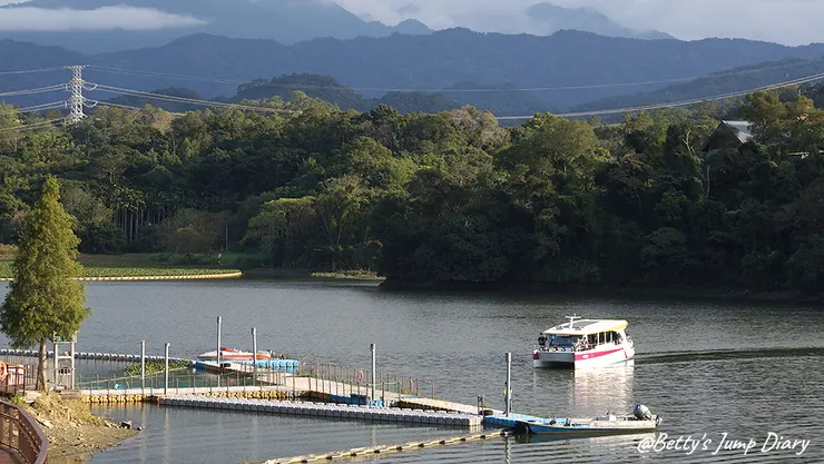 ▲峨眉湖吊橋風景區/圖片來源:Betty's Jump Diary