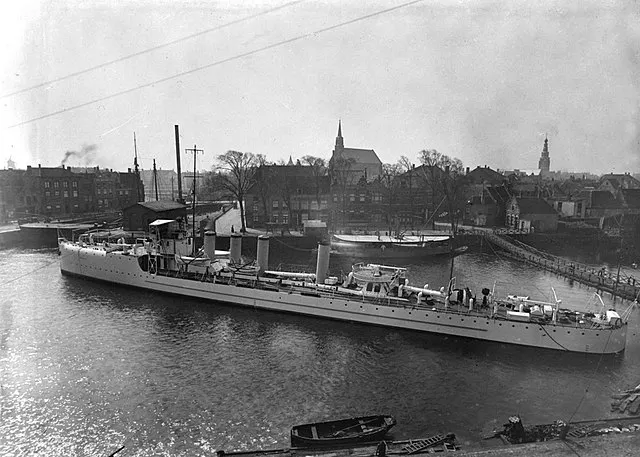 埃弗森號驅逐艦