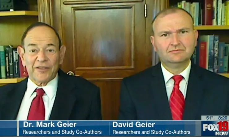 Dr. Mark Geier（左）與他的兒子Davis Geier（右）