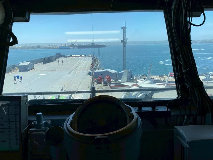 司令塔臺有專人導覽，除了指揮室外，也會帶著參觀如何導航