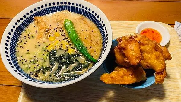 市場內美味拉麵及炸物（圖片截圖於網路）