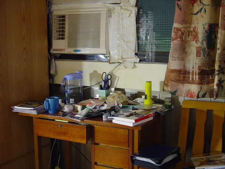 職涯發展早期的租屋處,書桌非常萬用,整齊不在考量範圍內