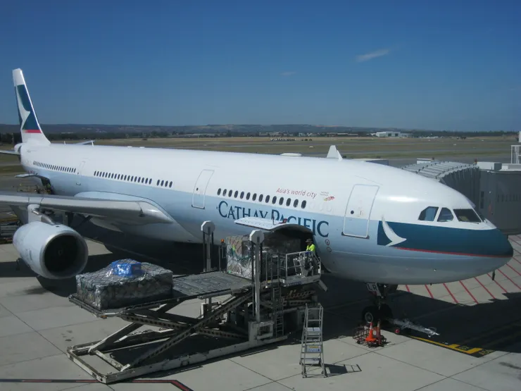 這是國泰航空舊塗裝的空中巴士A330-300型客機!