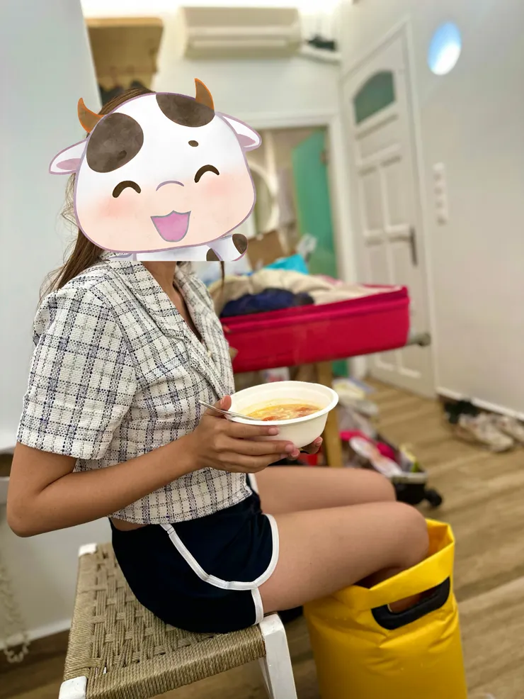 老婆在希臘邊喝熱湯邊泡腳