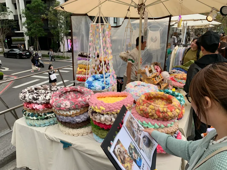 夢夢：中古相機、水晶飾品、寵物飾品等…