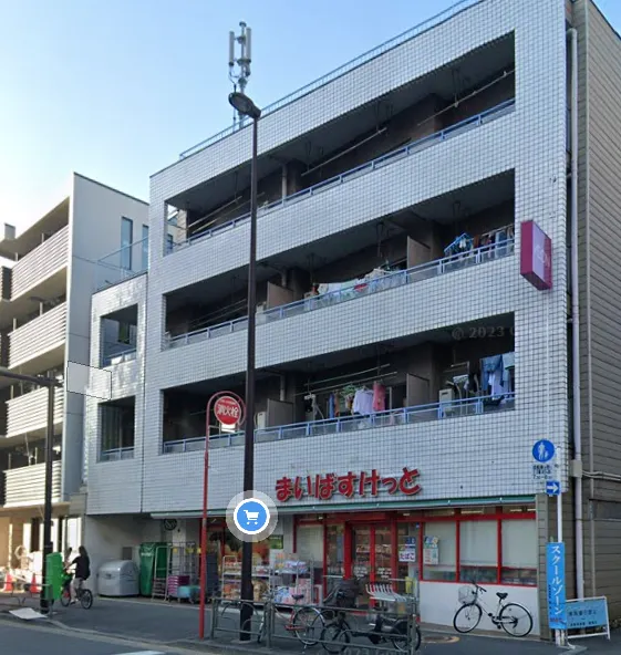 應為當時案發住所的公寓