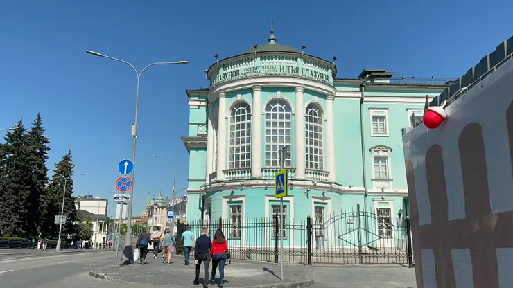 湖水藍的畫廊外觀