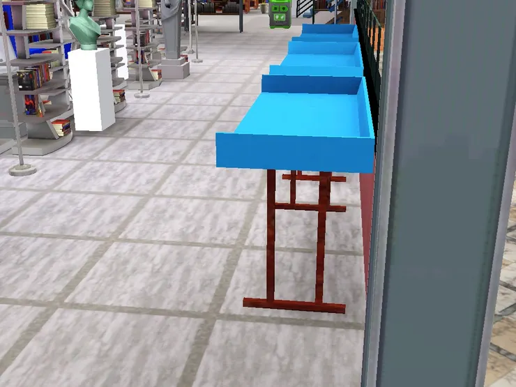 這個位置很特別。我思考了很久到底用來做什麼才好，因為有點寬闊，又接近門口，不用很浪費。我改動了很多次！終於決定放上這些跟四周顏色不同的桌子，可以用來做推廣活動、出租賣物、或者舉行簽名會。