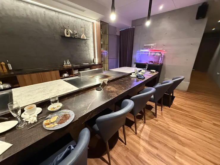 這張是用餐結束後,客人們離席才拍的,所以有些凌亂