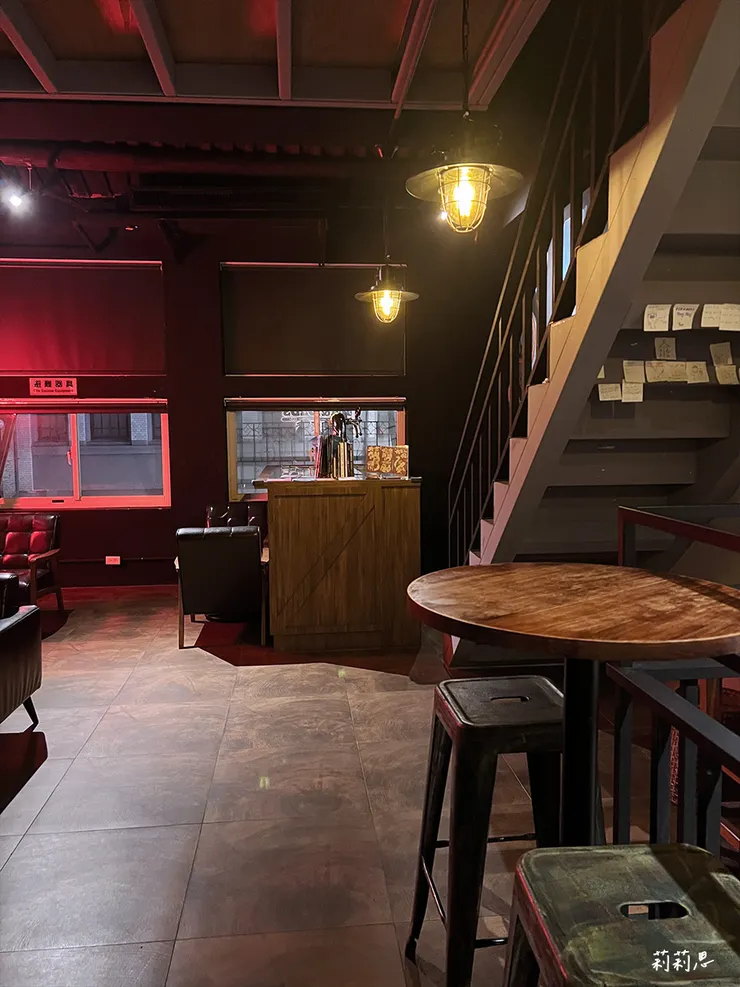 《吉姆老爹》二樓座位區