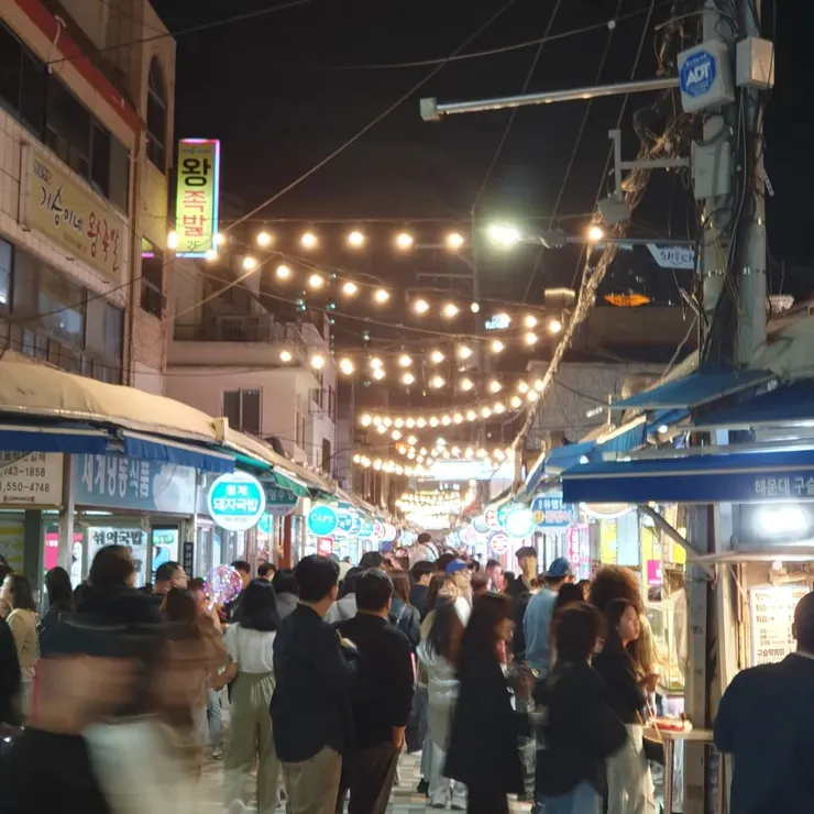 海雲台市場（부산 해운대시장），裡面是小吃一條街。