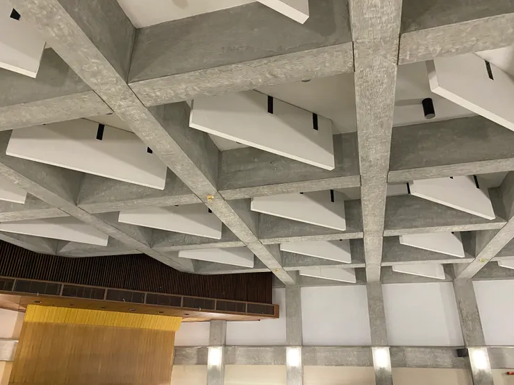 講堂的格子天花