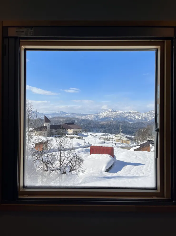 像畫一般的窗外景色