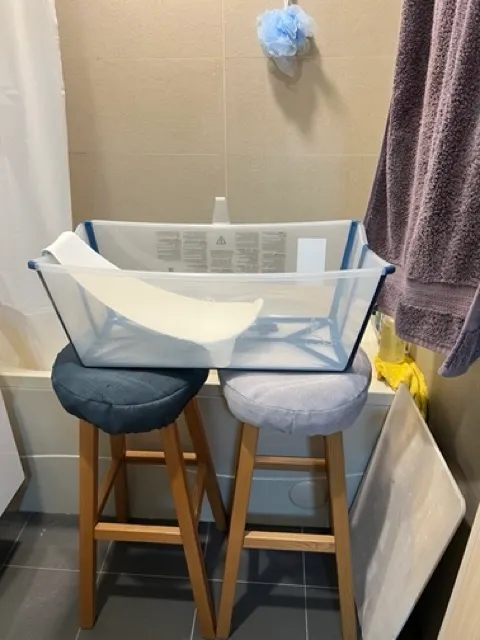 家裡有高腳椅，充當支架