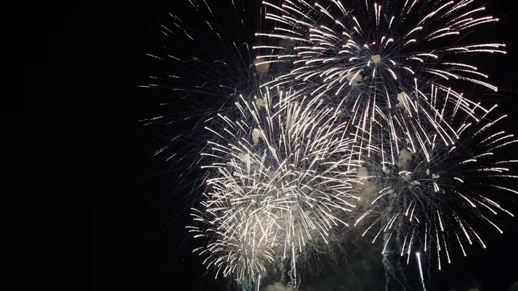 2025 澎湖國際海上花火節,火樹銀花好不浪漫。(攝影/陳宜彣)