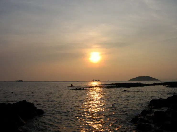 山水沙灘的落日