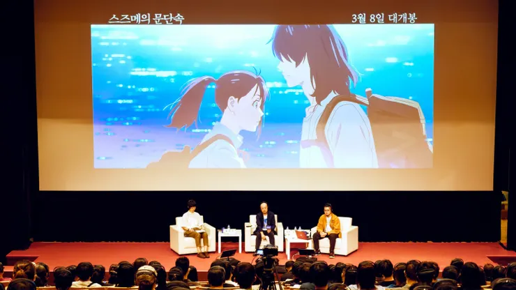 講者解說韓文版《鈴芽之旅》預告與他國版本之差異。（高雄市政府文化局提供）