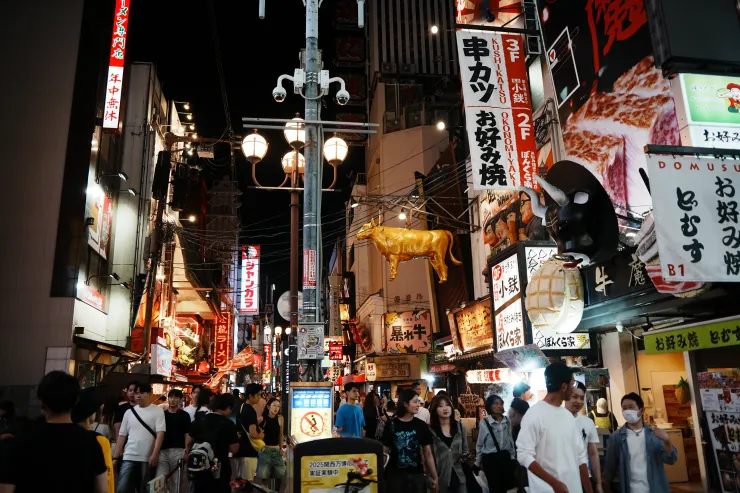 大阪的招牌都很立體，很好玩