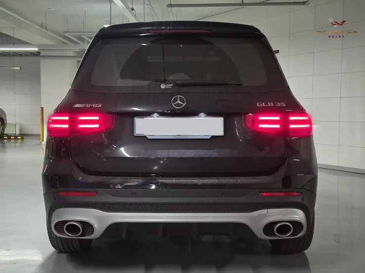 2024 小改款 Mercedes-AMG GLB35 黑色版本庫存新進!僅行駛 5,900 公里、準新車等級,完整解析小改款亮點、配備與市場稀有性,預計兩週後抵台。