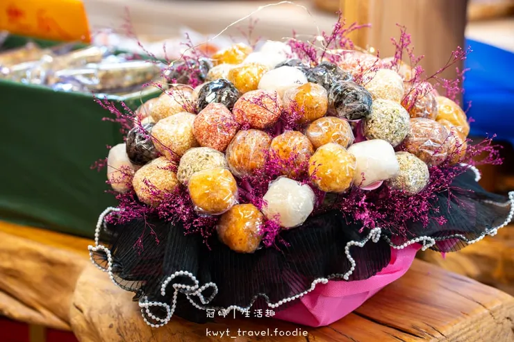 [台中大甲伴手禮]麻姥姥手工餅舖，媽祖欽點的供品？麻荖盆花供佛美翻天，傳承五代百年手藝，過年限定木盒、抹茶口味必搶，2026禮盒推薦