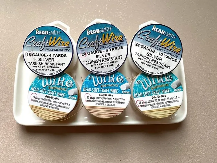 Beadsmith美國進口保色銅線（圓線）-上排是舊版包裝/下排是新版包裝。