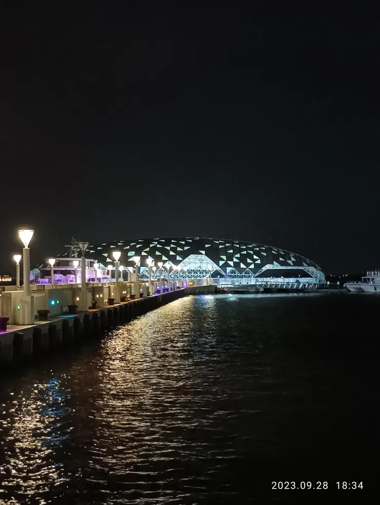 昨往鵬灣欲與她見，雨臨淋不復見~也歡，自拍攝