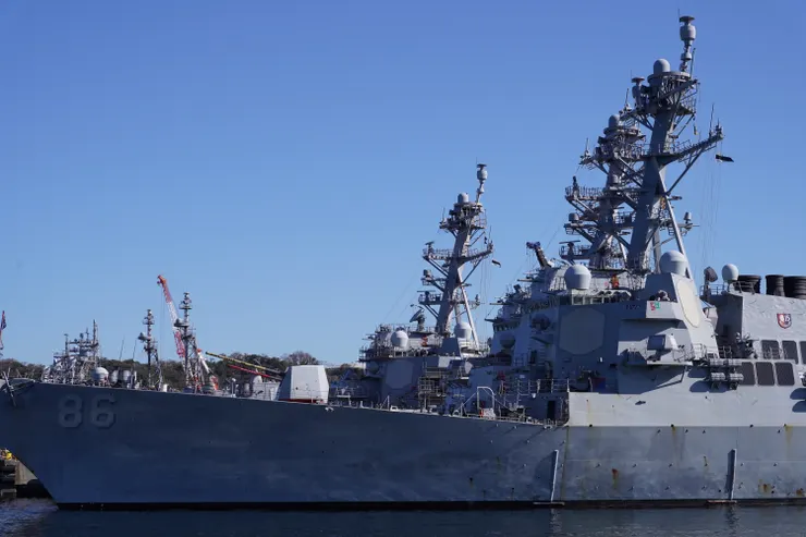 出航後望遠端拍攝的艦艇