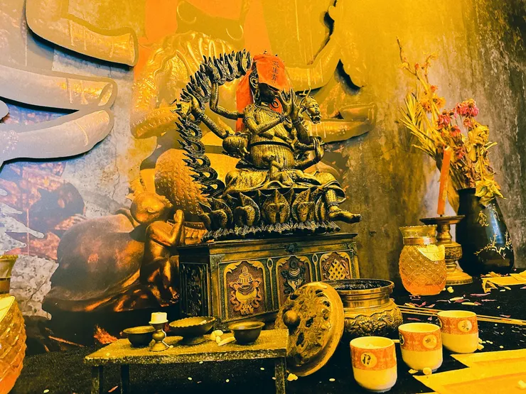 大家都在討論要不要去掀那塊布w