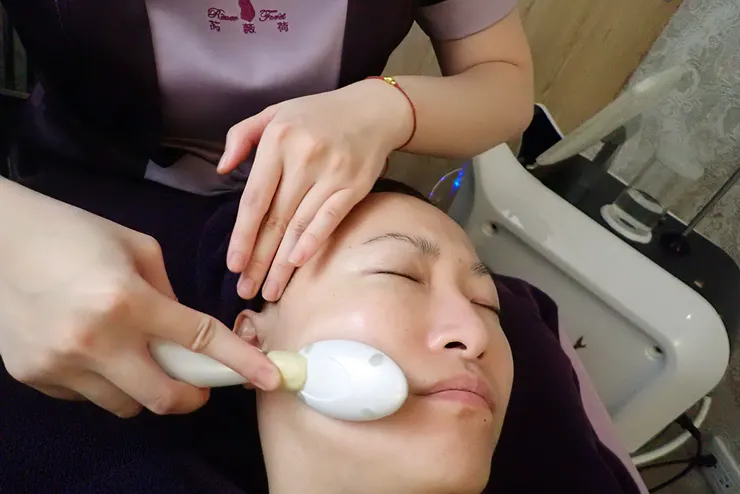 板橋美容去角質保養推薦│芮薇荷夢幻森林spa-板橋館│水飛梭氫水儀