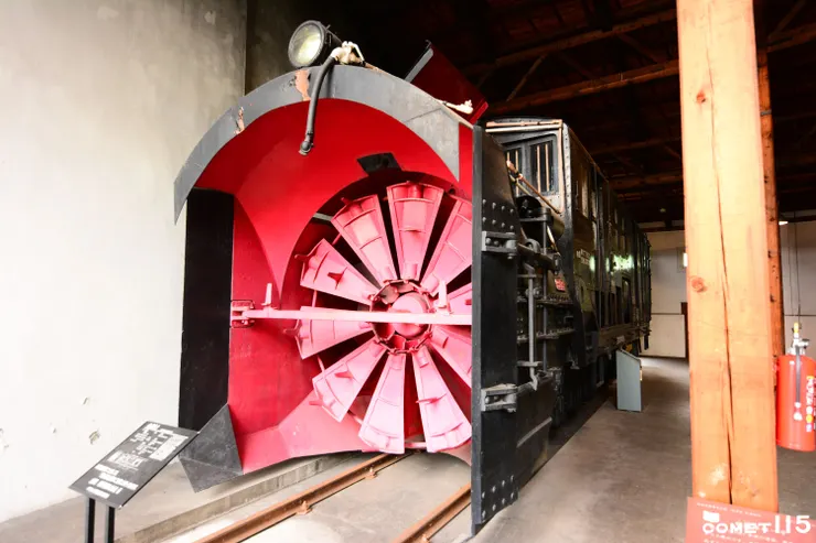 旋轉式除雪車前端有扇葉可以將積雪吸入(キ601號,現存於小樽總合博物館)