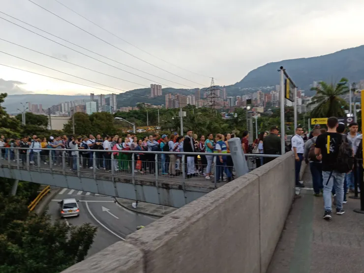 數不清的排隊人潮。