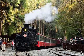 下客後的主題列車隨即調車移動至隔壁股道