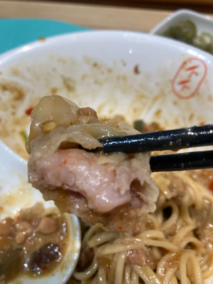 相片模糊的鮮蝦抄手（笑）！香濃椒麻香吃起來很過癮！大推！